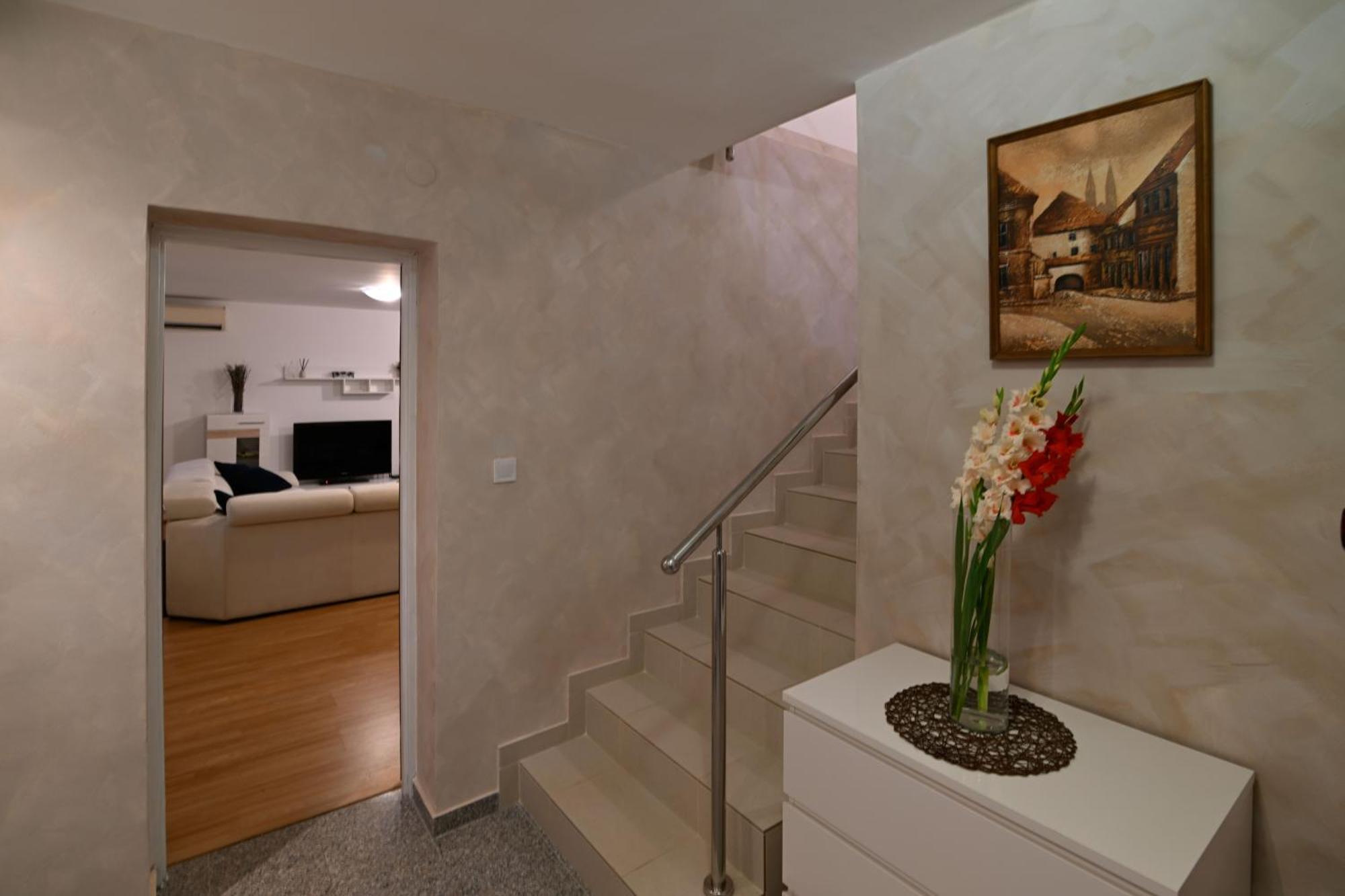 Carobni Pogled Zagreb Villa Luaran gambar